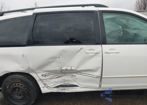 2004 Toyota Sienna Le z USA, uszkodzony, nr VIN 5TDZA23C94S104155